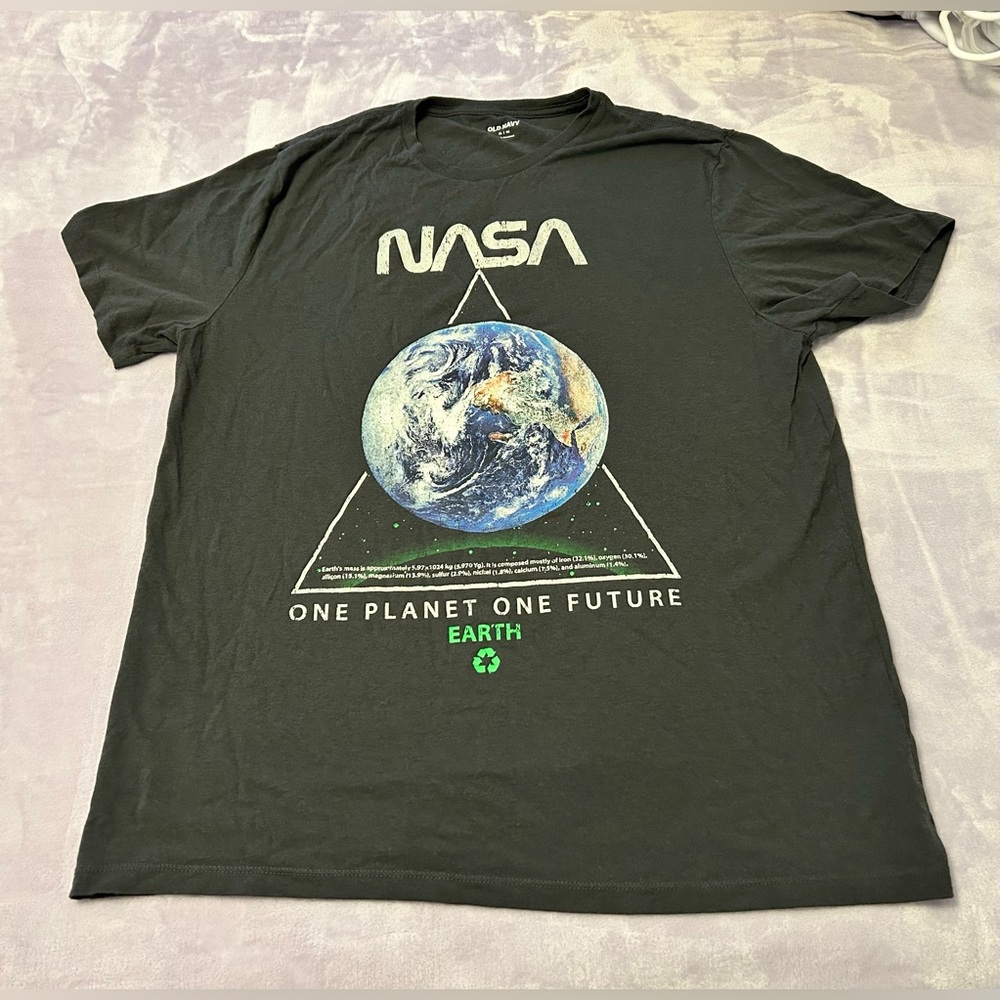 ✨✨ Old Navy NASA Graphic Tee Size XL ✨✨